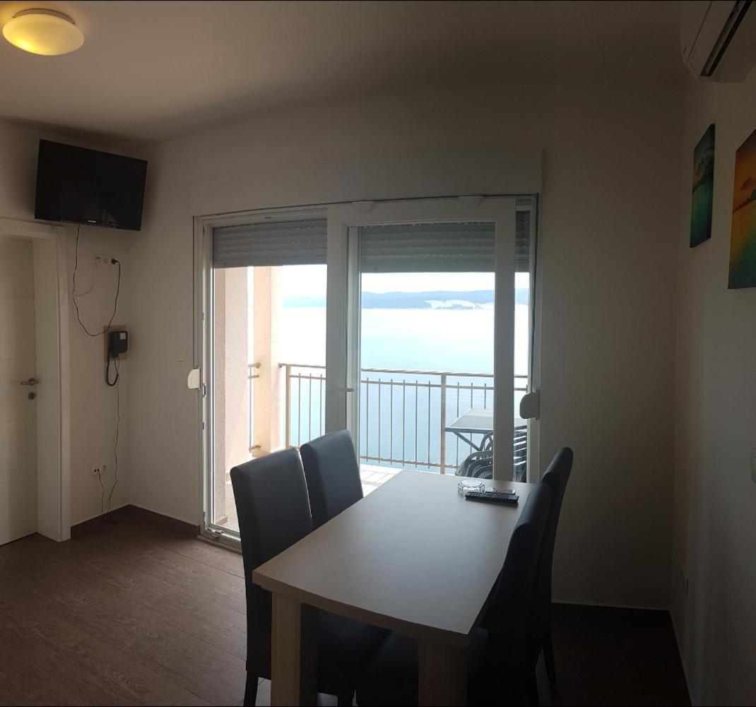 Apartments Nostro Omis Exterior photo