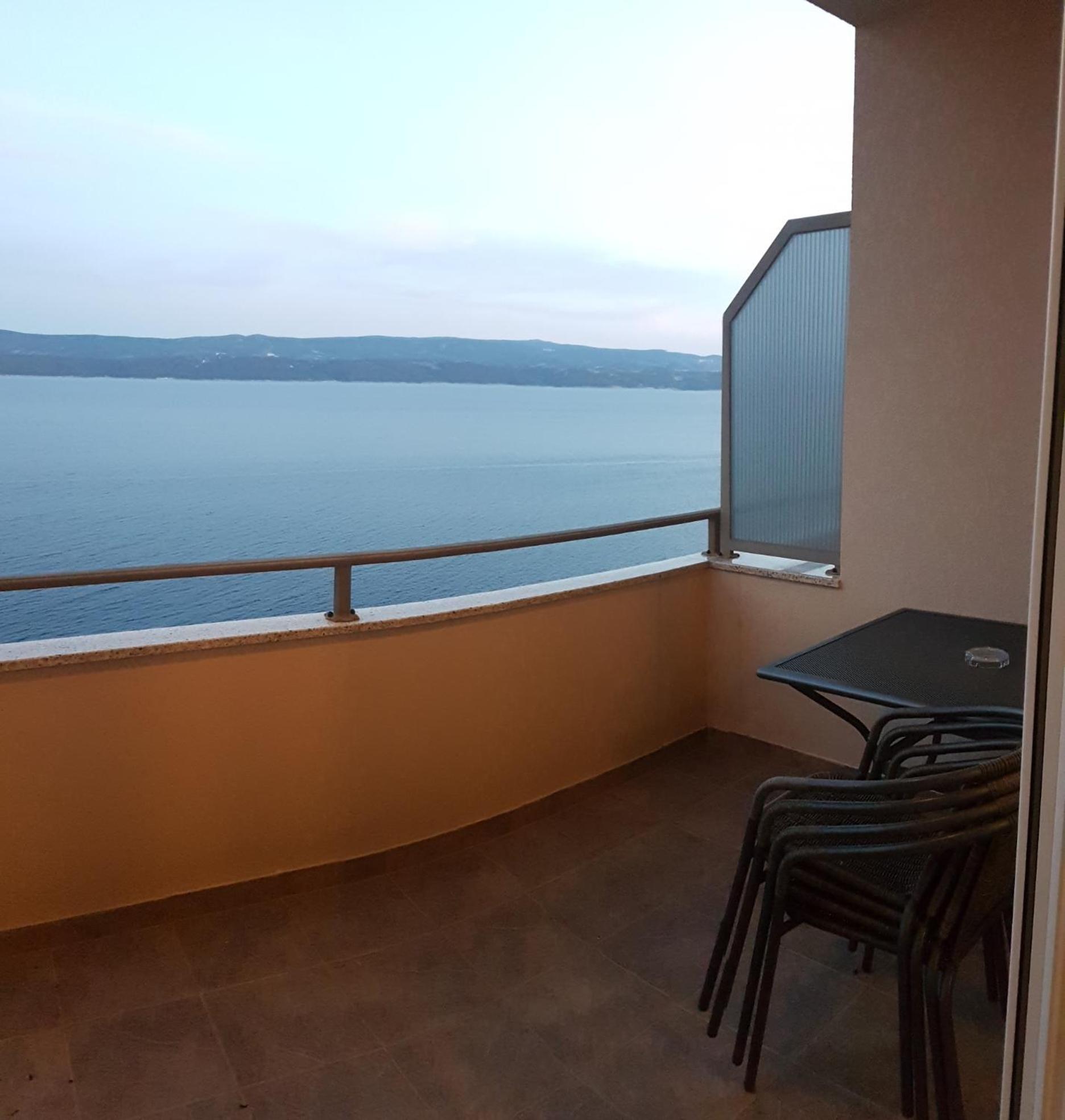 Apartments Nostro Omis Exterior photo