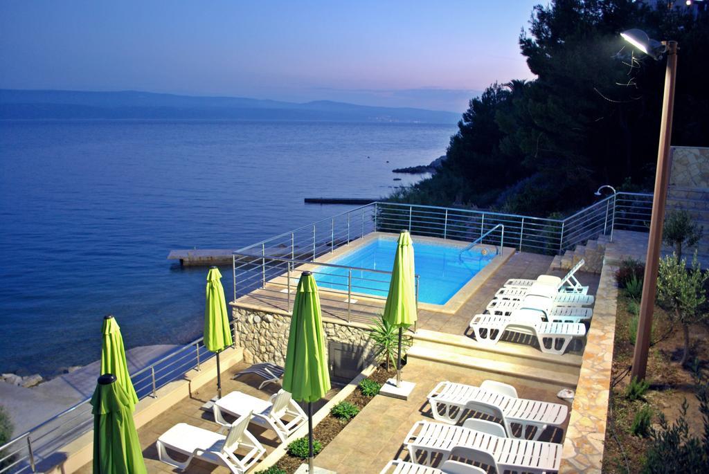 Apartments Nostro Omis Exterior photo