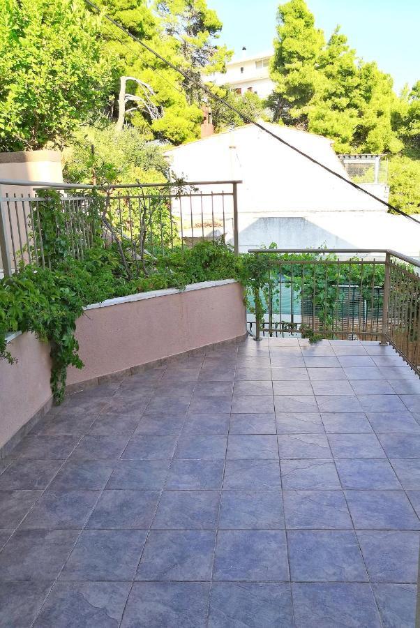 Apartments Nostro Omis Exterior photo