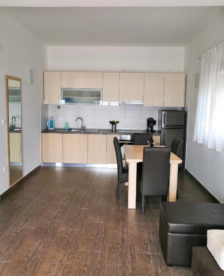 Apartments Nostro Omis Exterior photo